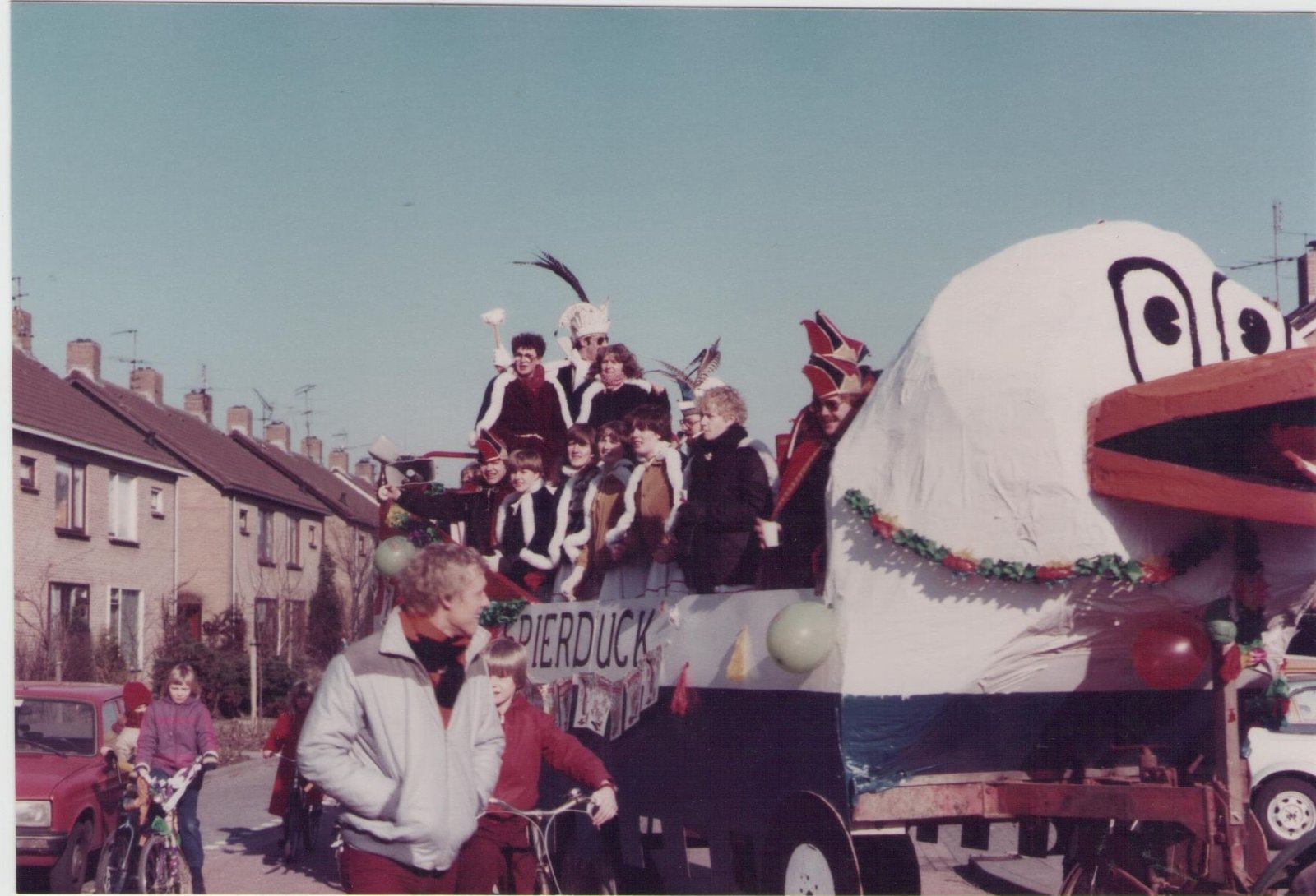 carnaval optocht prinsenwagen duckstad