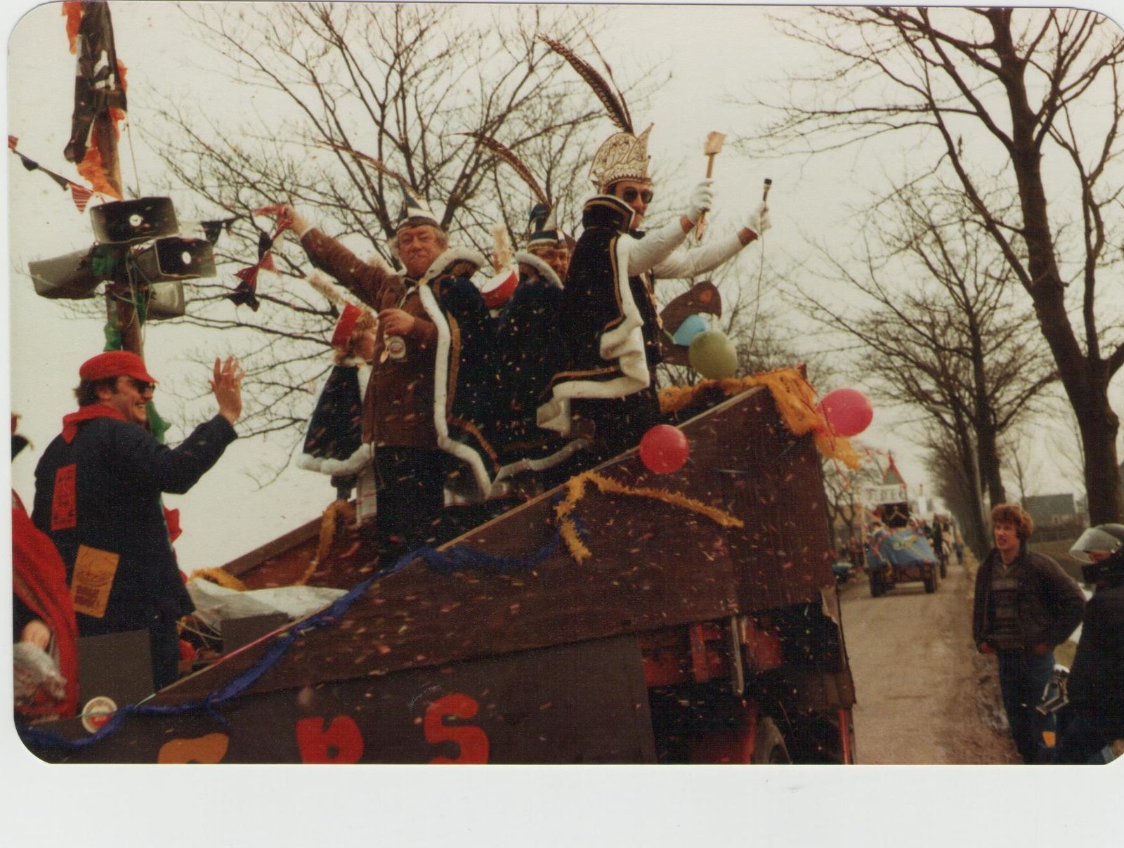 carnaval optocht prinsenwagen