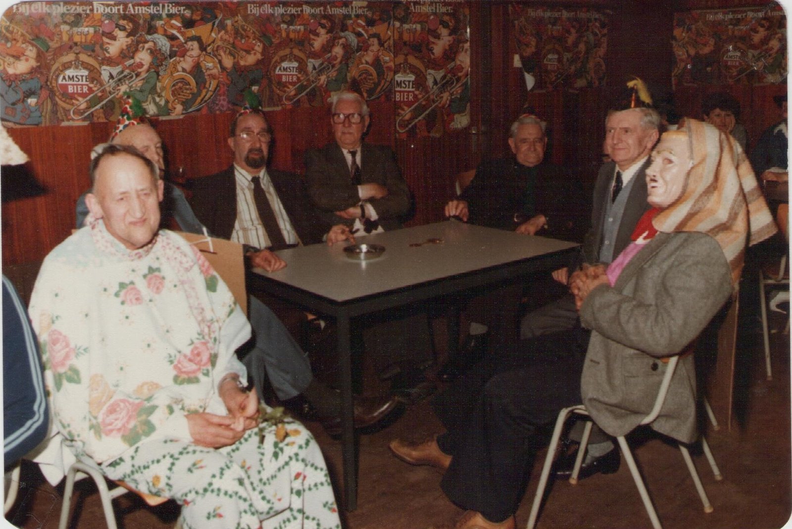 Carnaval1981 in bejaardenhuis met b.caarls,c.dekker