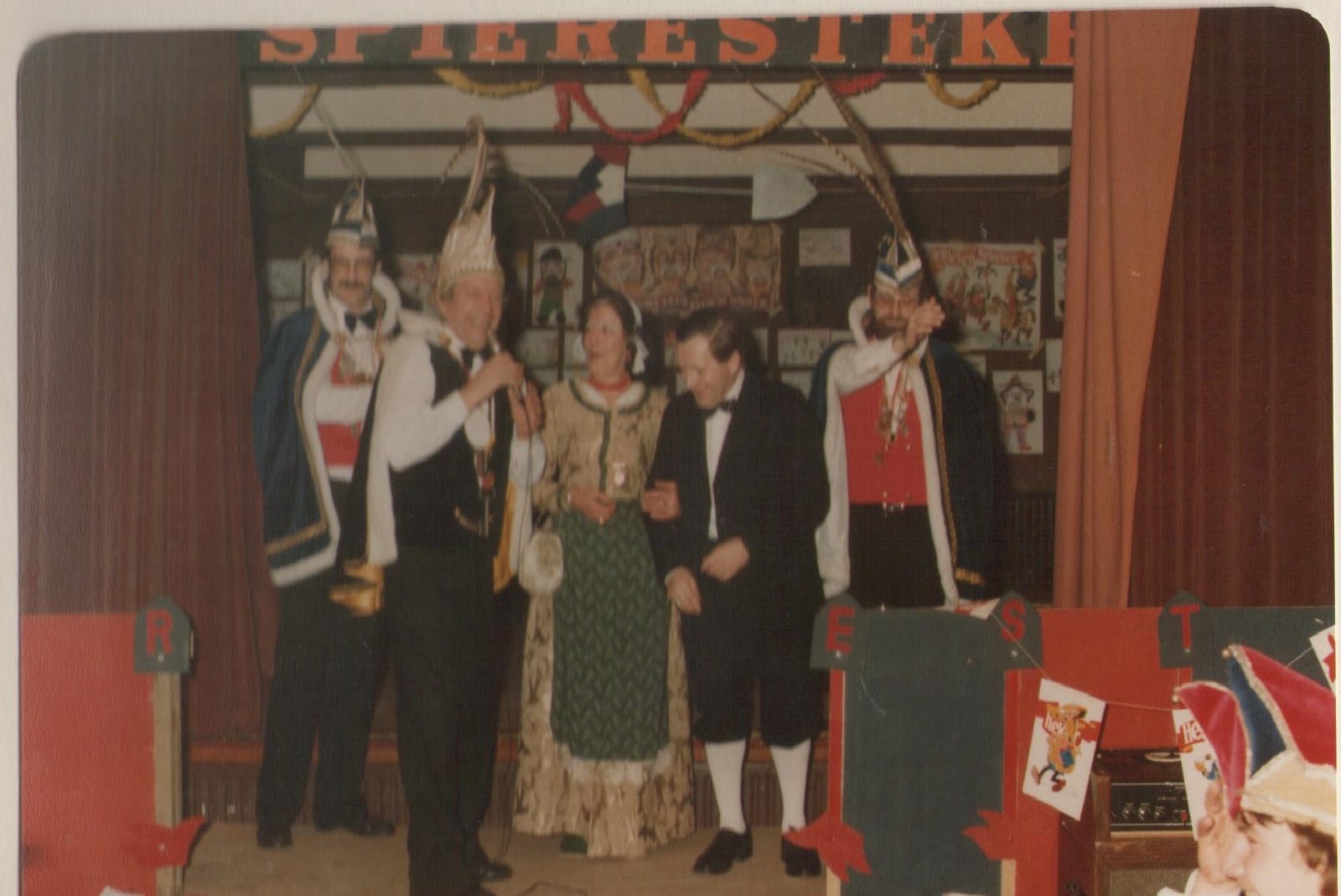 carnaval cor kok jo hoogewerf onderscheiden 82