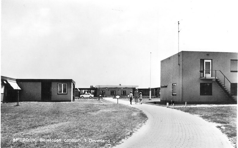 Spierdijk, Bejaardencentrum 't Oeverland