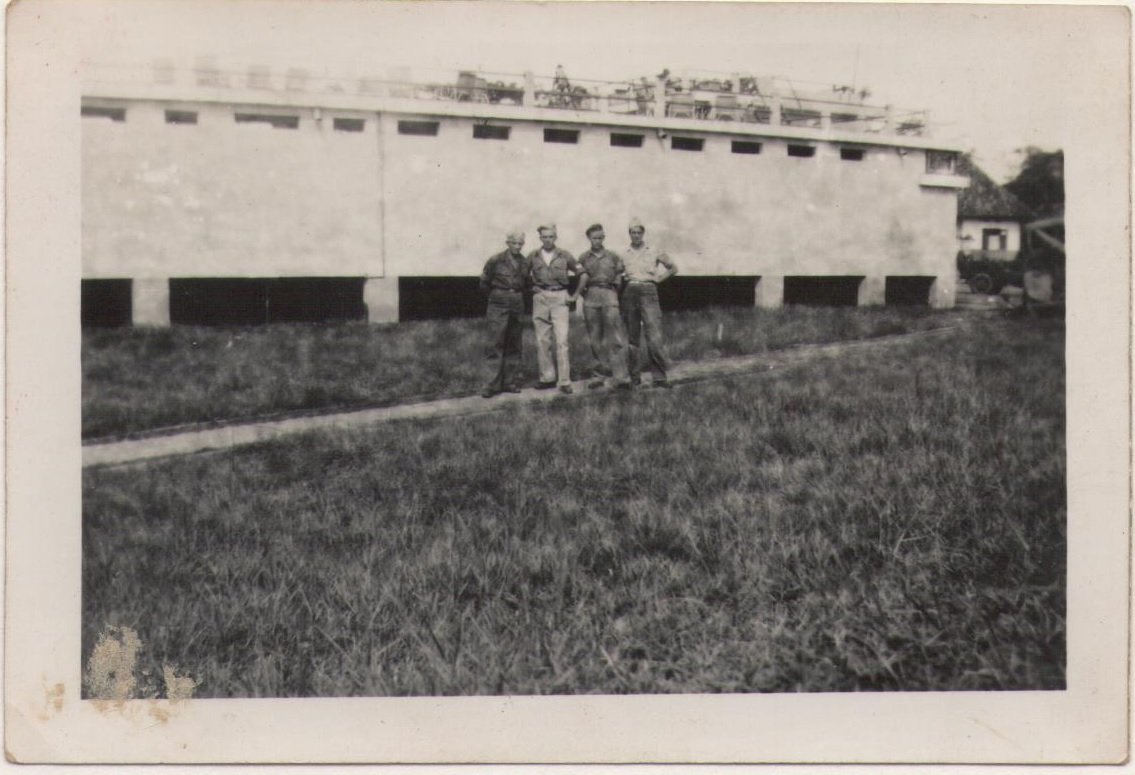 Kees van Leeuwen Piet Koning, Lau Vlaar En Arie Oud bij Palembang, Boobaroe