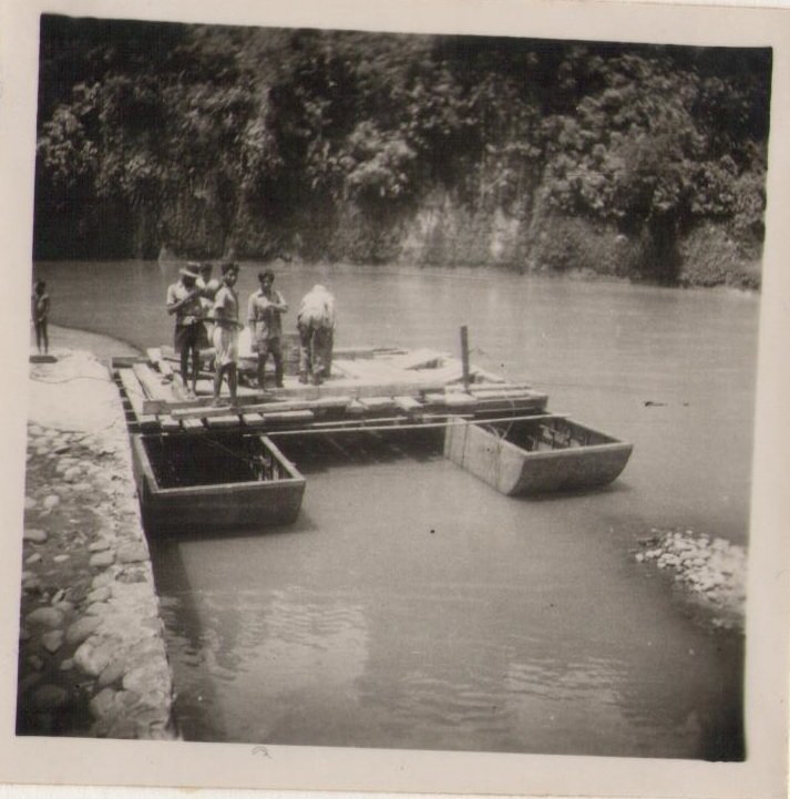 Kees van Leeuwen West Java omgeving Buitenzorg over de rivier de Moesi