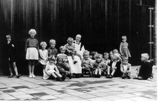 Zr. Cristina met de kleuterschoolgroep