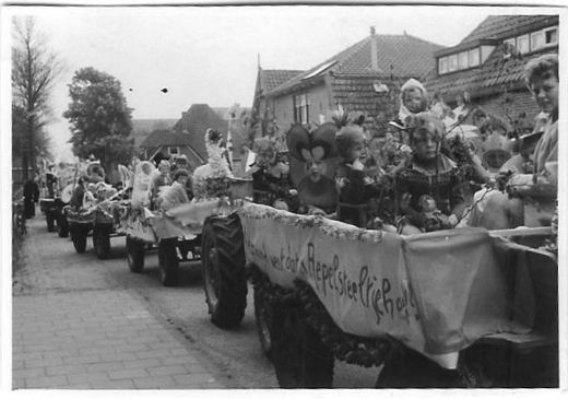 Optocht, met juffrouw Erie Duyn