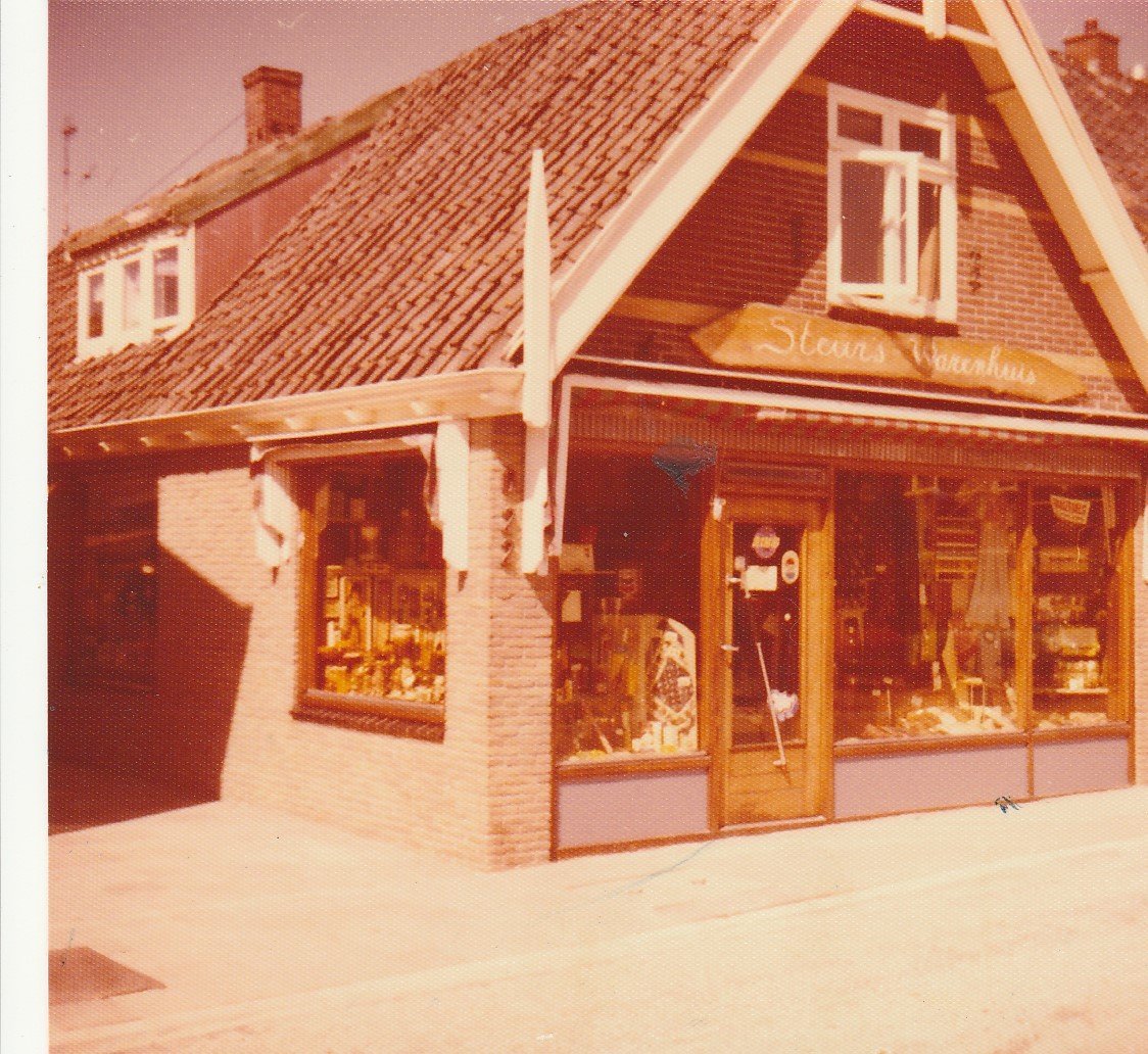 Steur's warenhuis, zij aanzicht vd winkel